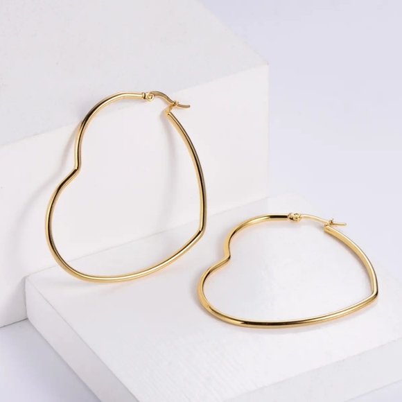 New 18k Gold Plated Heart Hoop Earrings - Picture 4 of 6